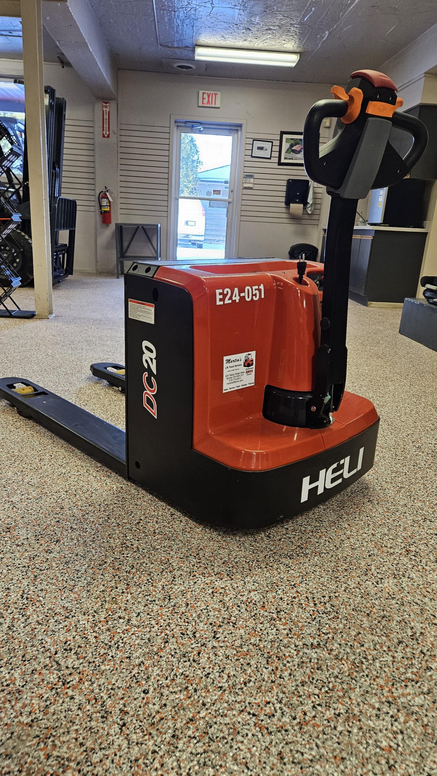 NEW! Medium Duty Pallet Jack