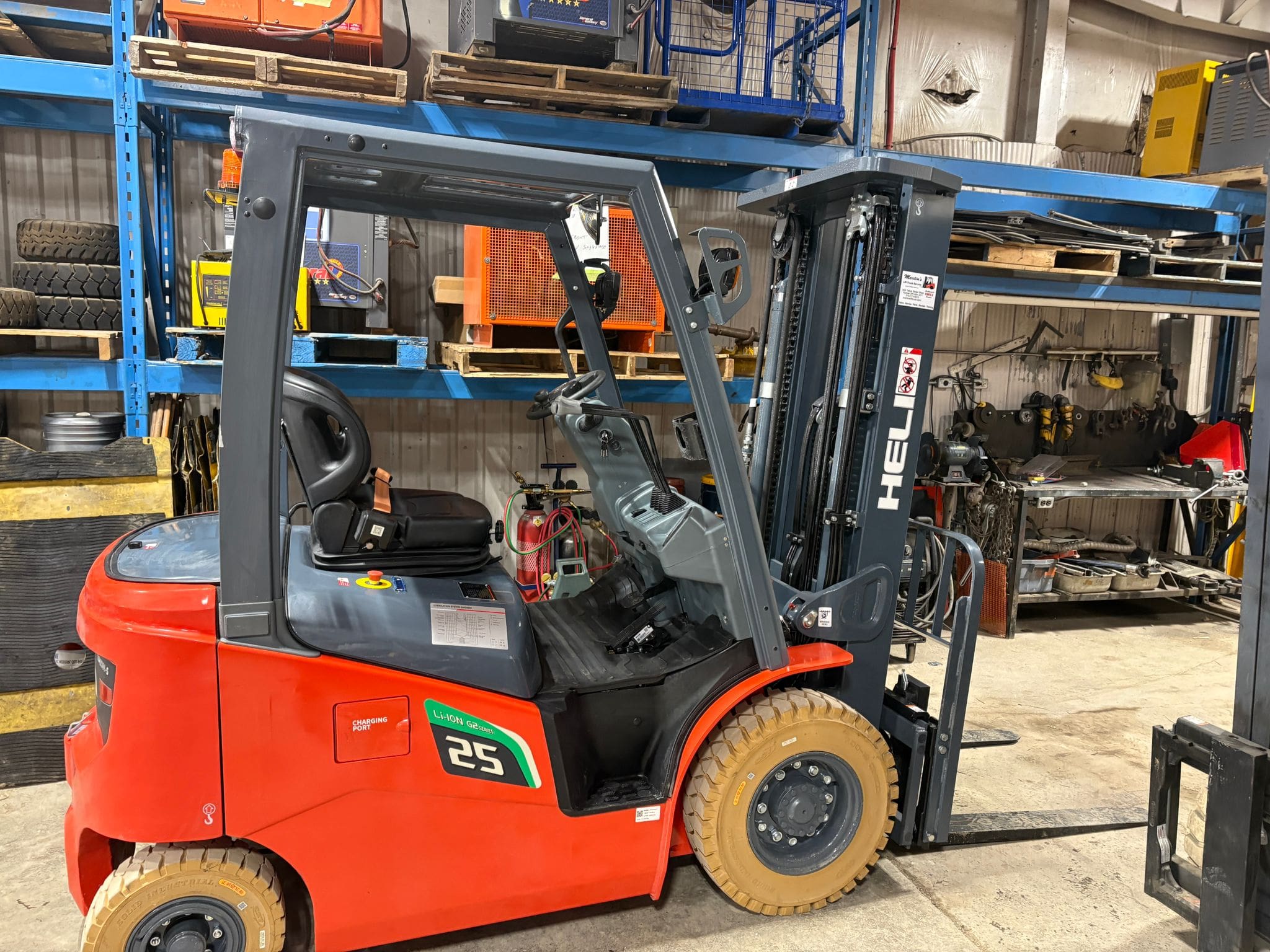 NEW! HELI 5K Pneumatic (P26-215)