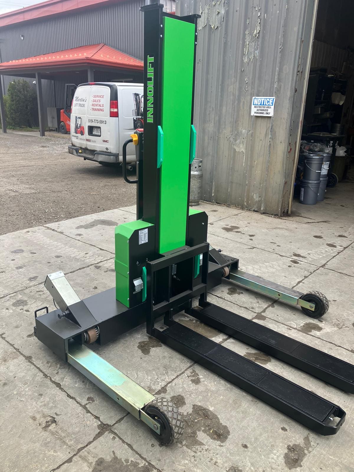 Innolift self loading rough terrain stacker